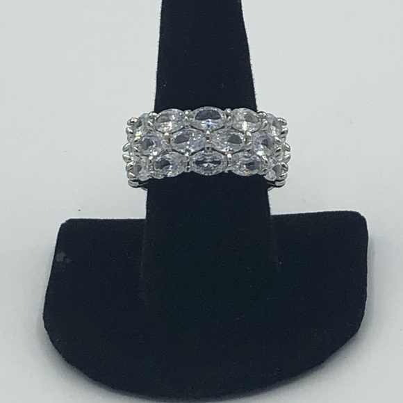 18ct Oval Triple Eternity Band - Picture 7 of 14